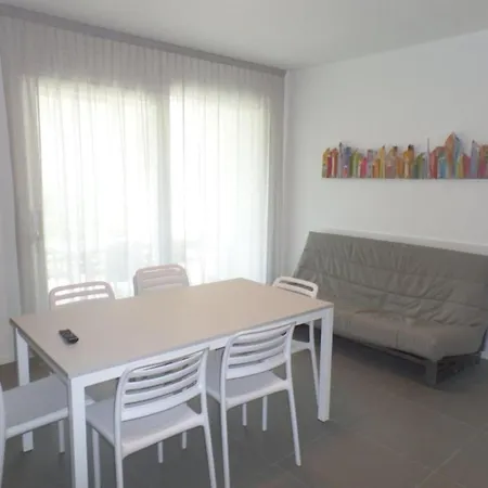Seaside With A Charming Garden Apartment