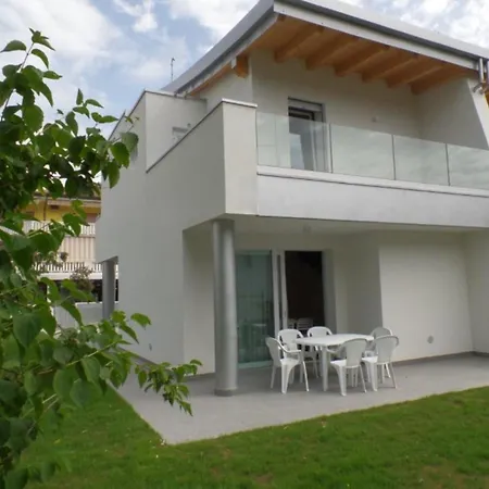 Apartment Seaside With A Charming Garden