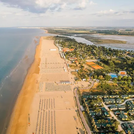 Seaside With A Charming Garden Apartment Bibione